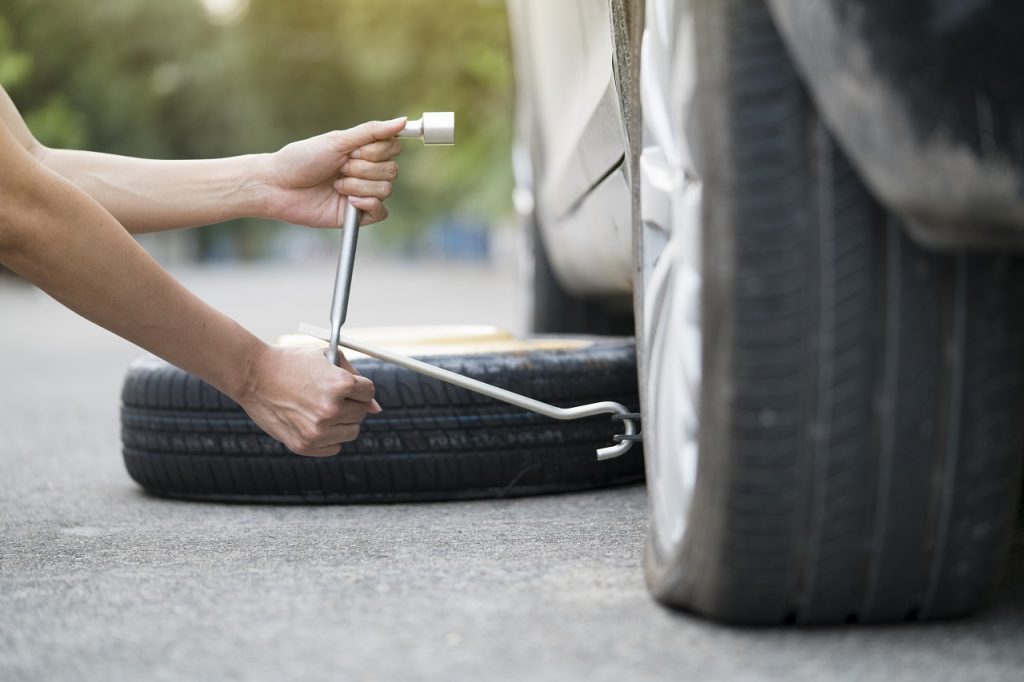 Tech Quickly Changing Tire For Flat Tire Repair