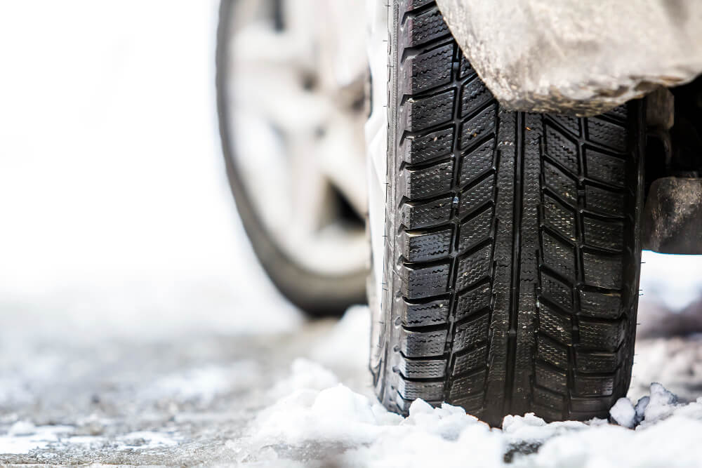 You are currently viewing Cleveland Winter Tire Safety: Your Complete Cold Weather Driving Guide